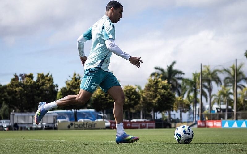Volante Christian volta ao Cruzeiro após cumprir suspensão no empate com o Vitória (Foto: Gustavo Aleixo/Cruzeiro)