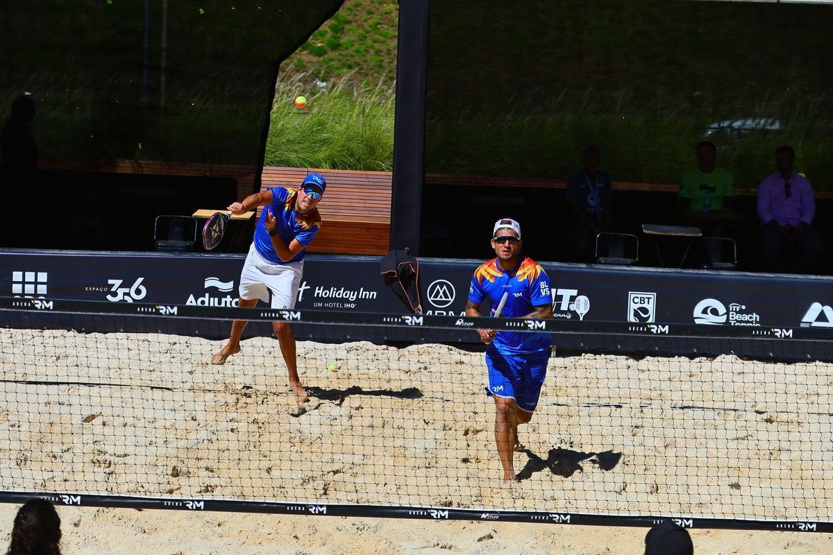 Rafael Moura, ex-Galo, joga também entre os profissionais de beach tennis