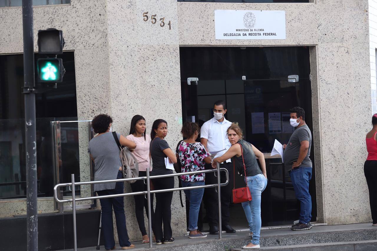 Agência da Receita Federal em Contagem, na região metropolitana de Belo Horizonte, registrou filas devido aos pedidos de regularização do CPF