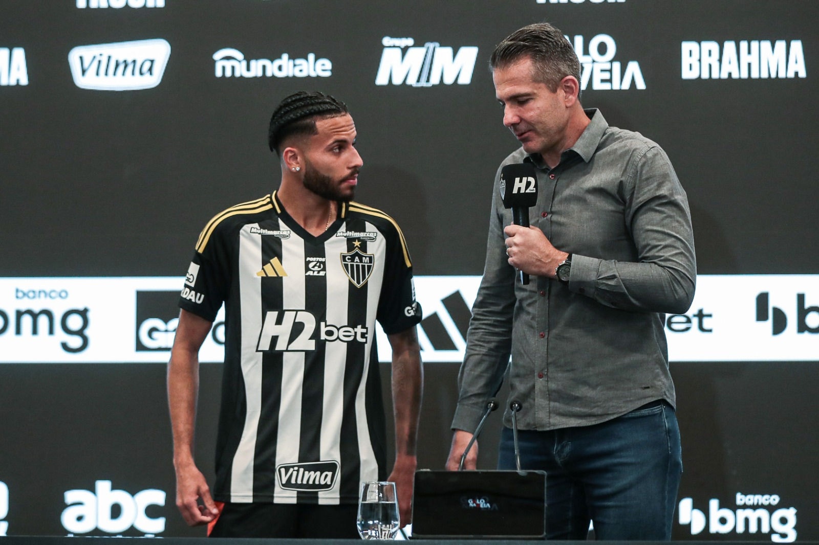 Victor apresentou Alexander na Arena MRV