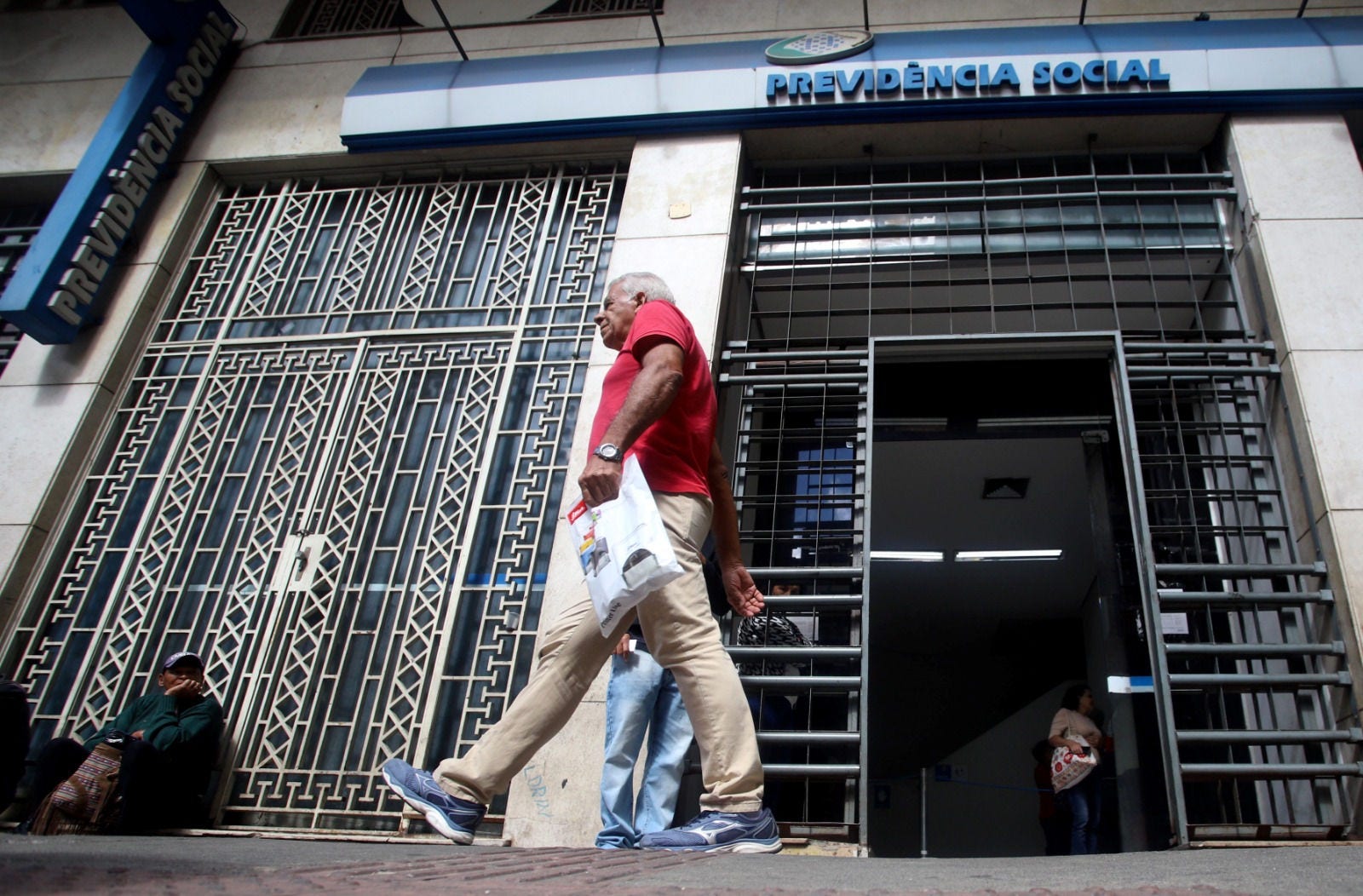 Movimentação na agência do Instituto Nacional do Seguro Social (INSS) em Belo Horizonte (MG)