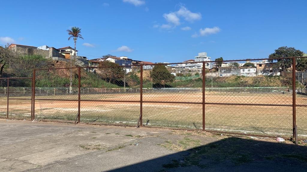 Imagem mostra Campo do Grêmio Mineiro, no bairro Santo André, região Noroeste de BH