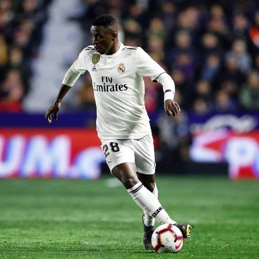Vinicius Junior polemizou ao falar sobre Messi antes de dois clássicos contra o Barça