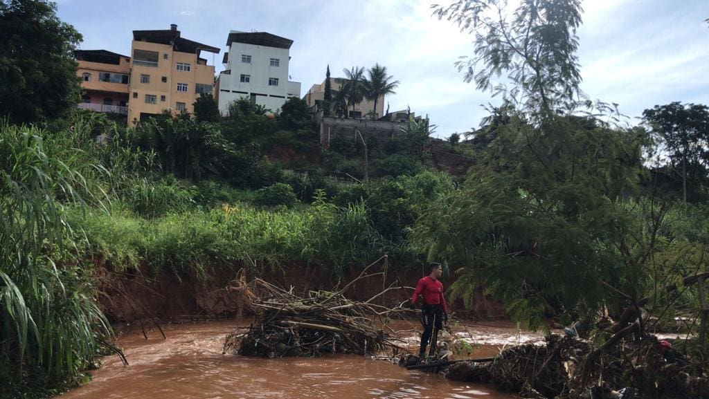 Bombeiros encontram corpo de homem arrastado por enxurrada em MG