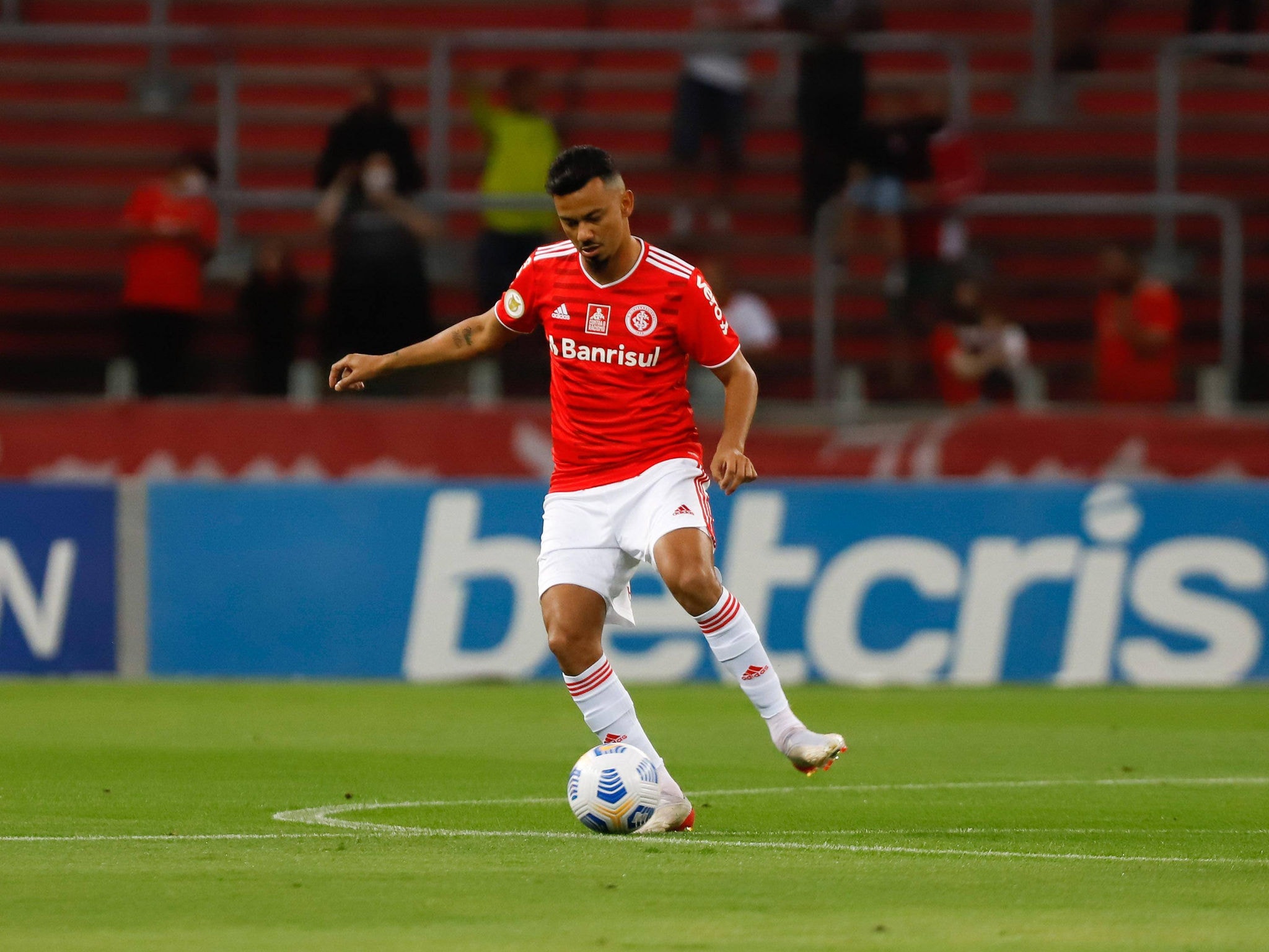 Para o confronto desta segunda contra o Atlético-GO, a equipe colorada espera contar com Rodrigo Lindoso, que se recupera de dores na coxa esquerda