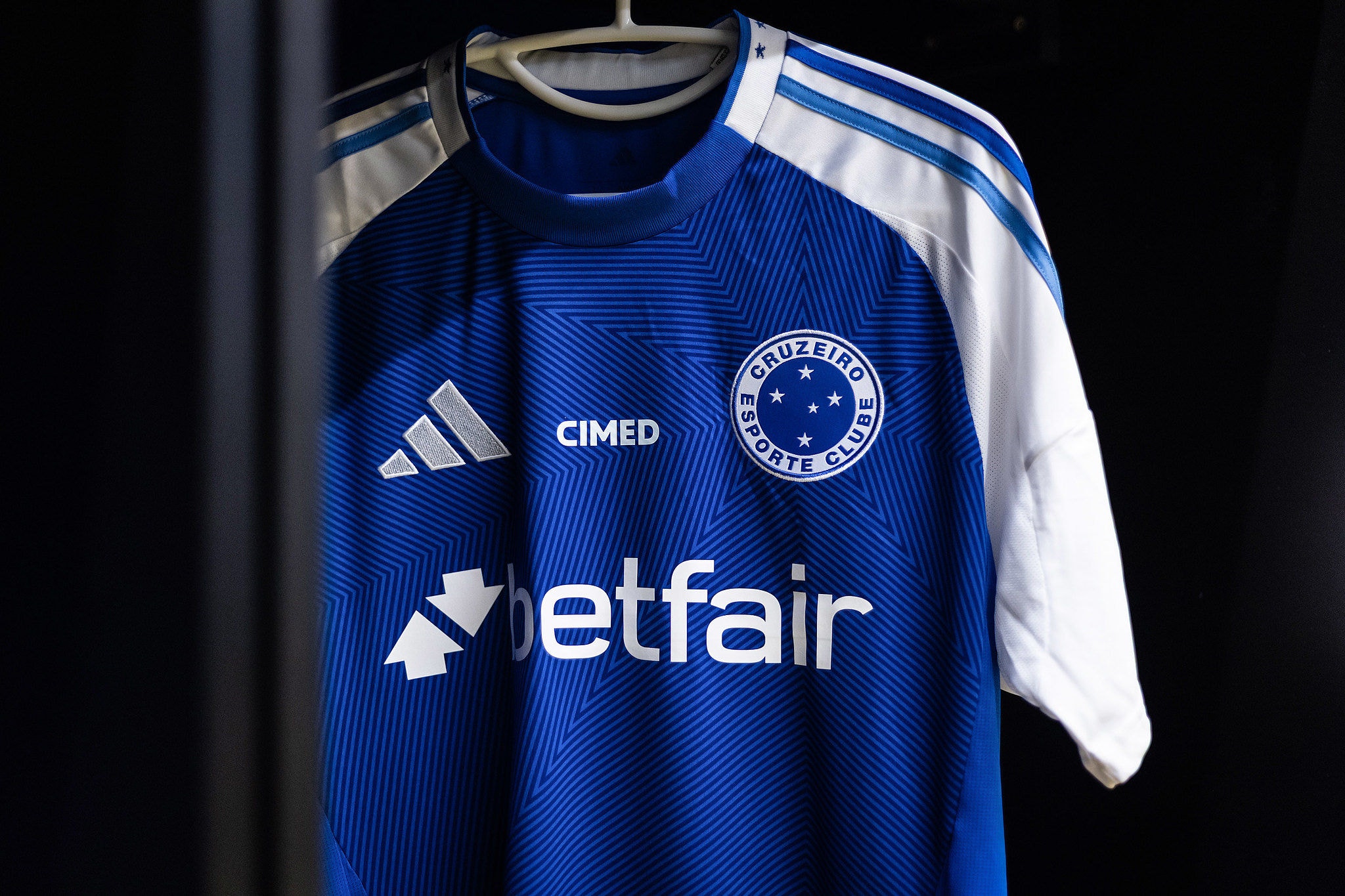 Clube firmou nova parceria, que vai estampar uniforme da equipe médica do clube