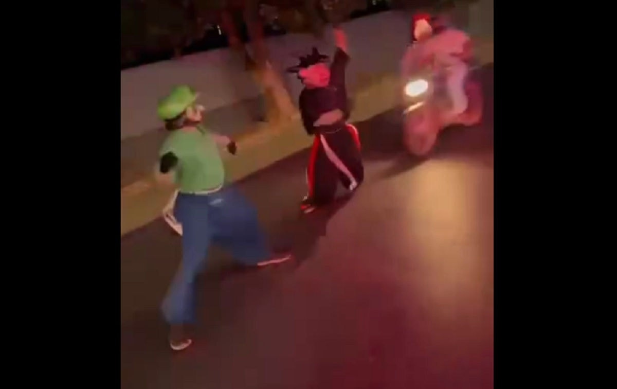 Vídeo mostra o momento em que o dançarino é derrubado pela moto