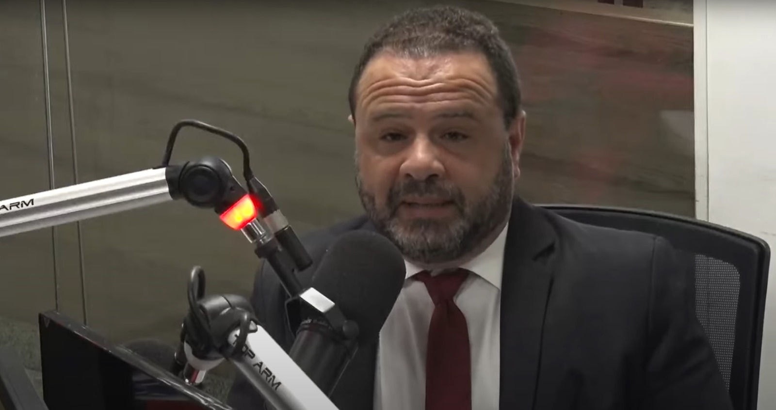 Leleco Pimentel (PT) foi convidado do Café com Política da FM O TEMPO 91,7