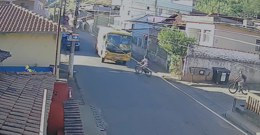 Ciclista bateu de frente com ônibus escolar no Rio Piracicaba