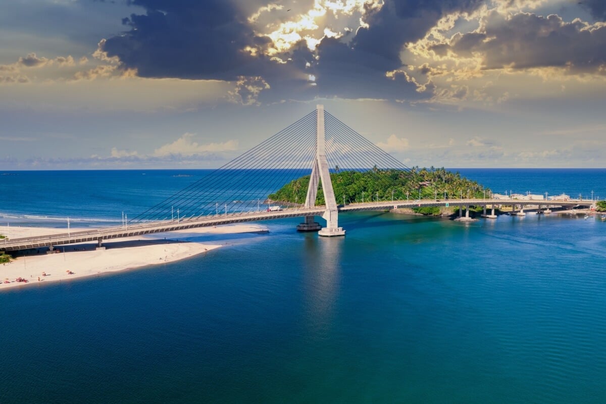 A Ponte Jorge Amado torna ainda mais belo um cenário natural que já é magnífico