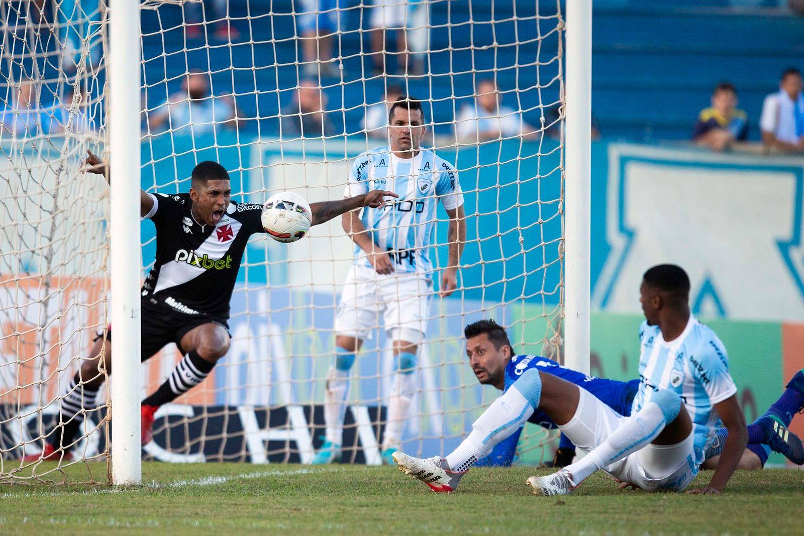 Gol da vitória vascaína foi marcado pelo atacante Raniel