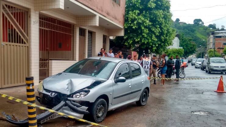Carro de detento foi encontrado pelos militares atingidos por tiros de arma de fogo
