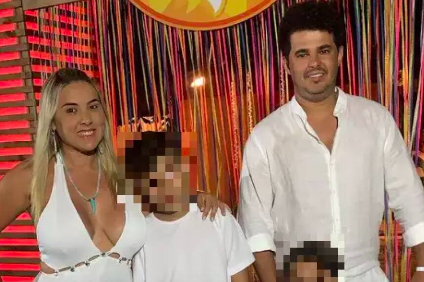 Mulher postou foto do casal e dos dois filhos