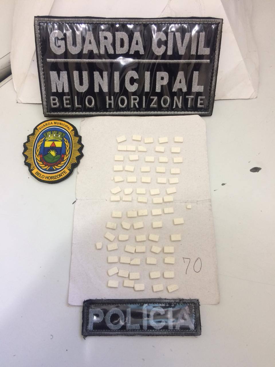 Droga apreendida dentro de veículo