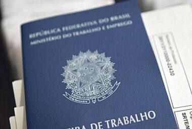 Domésticas devem ter direitos como FGTS e hora extra