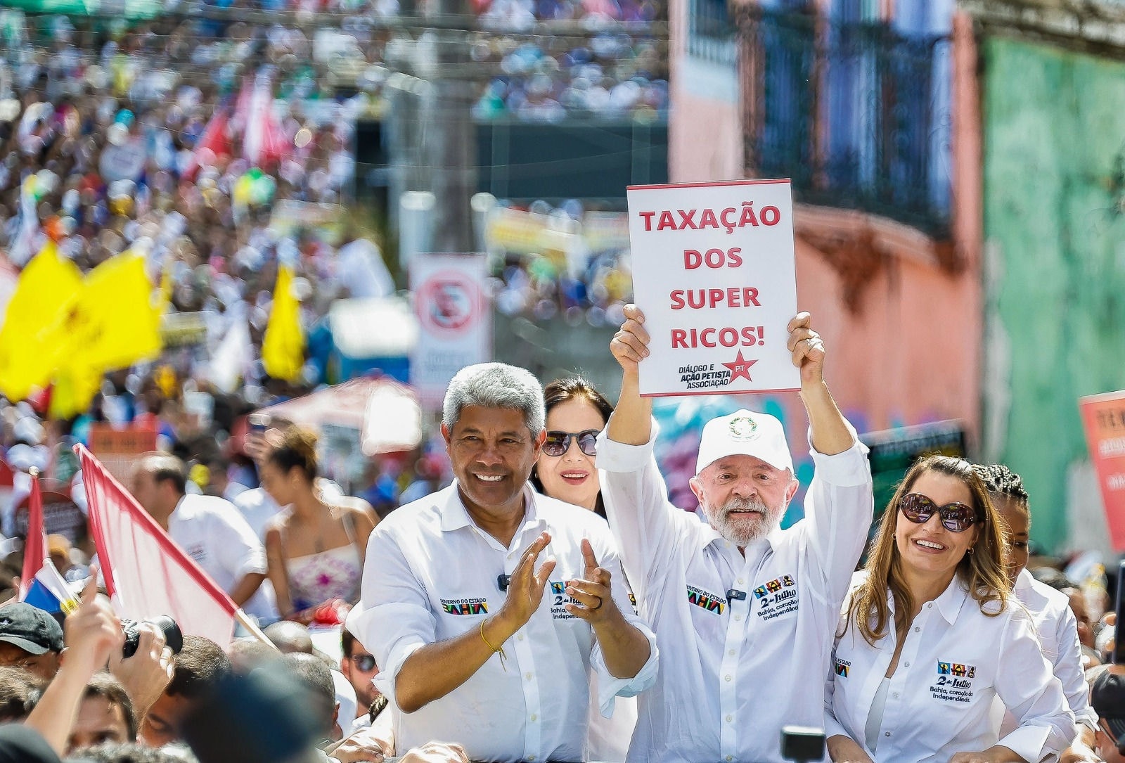 O presidente Lula defendeu a taxação de super-ricos em agenda na Bahia, na quarta-feira (2)
