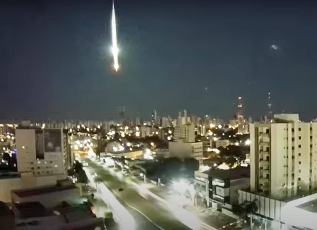 Meteoro explode e ilumina céu de Cuiabá