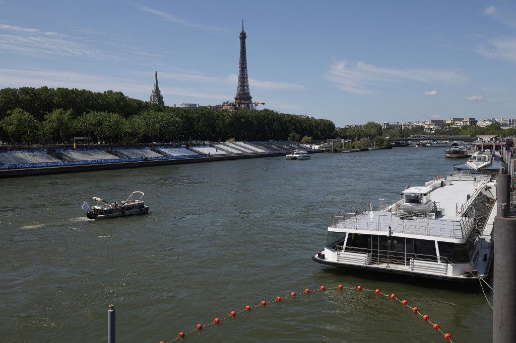 Corpos das vítimas foram encontrados no rio Sena, que corta Paris
