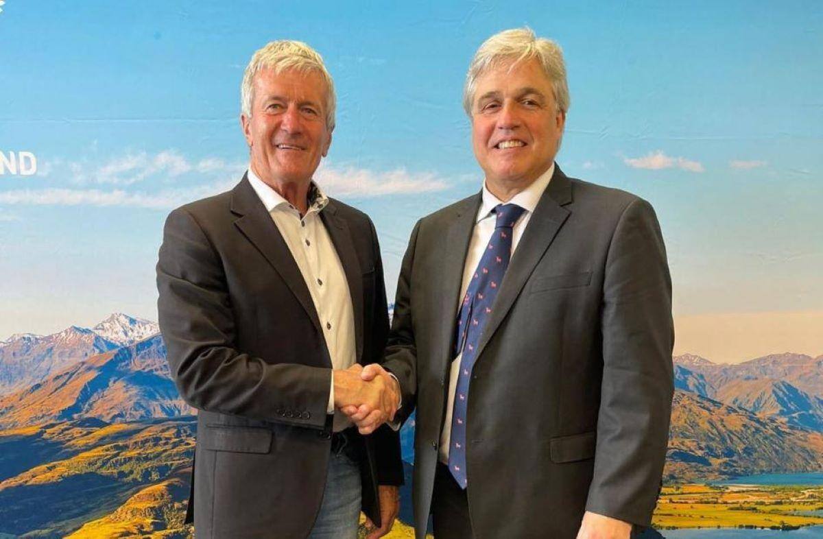 Ministro de Comércio e Crescimento das Exportações da Nova Zelândia, Damien O'Connor, com o chanceler uruguaio, Francisco Bustillo