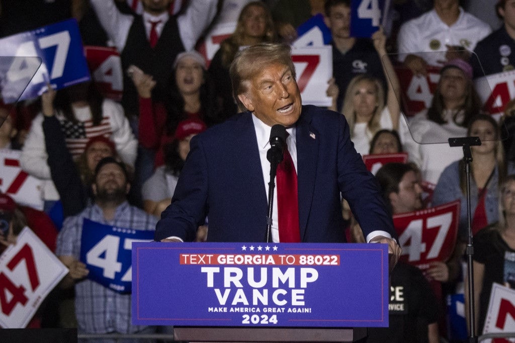 Donald Trump realiza comício durante campanha eleitoral. 