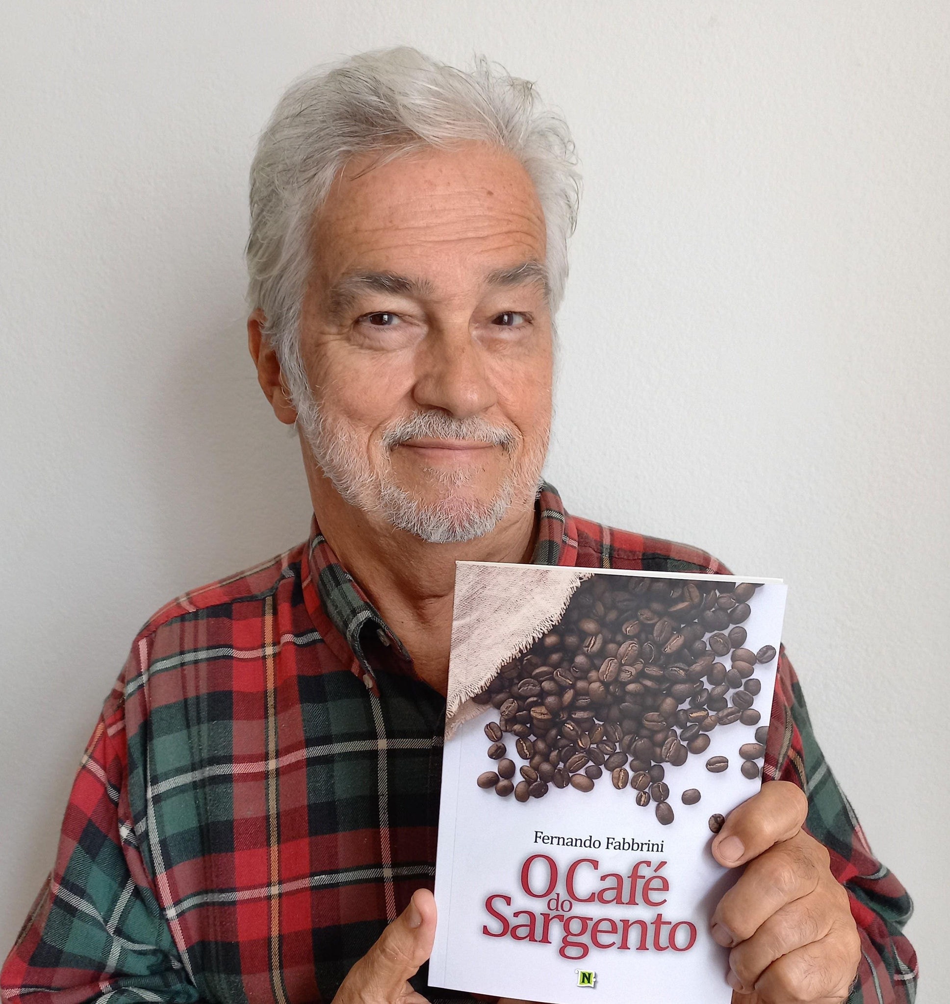O escritor e colunista de O TEMPO, Fernando Fabbrini, lança seu novo livro, "O Café do Sargento"