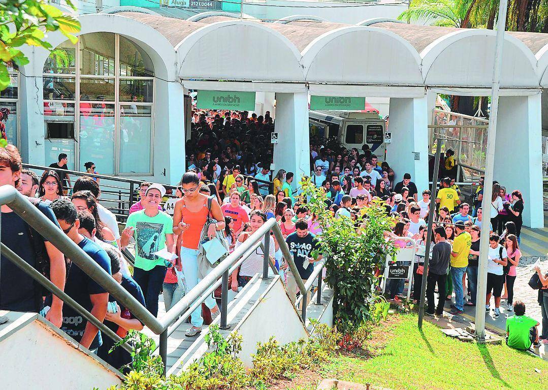 Milhares de estudantes realizarão, neste domingo, as provas de linguagens, códigos e suas tecnologias; ciências humanas e suas tecnologias; além da redação