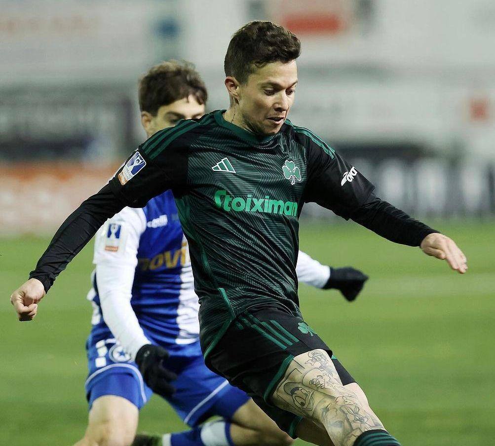 Bernard marcou um dos gols do triunfo do Panathinaikos por 2 a 0 diante do Olympiacos