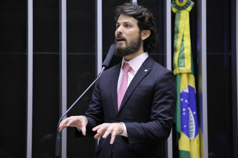 Campanha de Marcelo Aro ao Senado contratou siderúrgica da família dele para realizar serviços de transporte