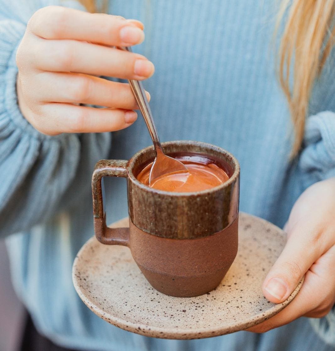 Alguns ingredientes podem intensificar o sabor do chocolate quente