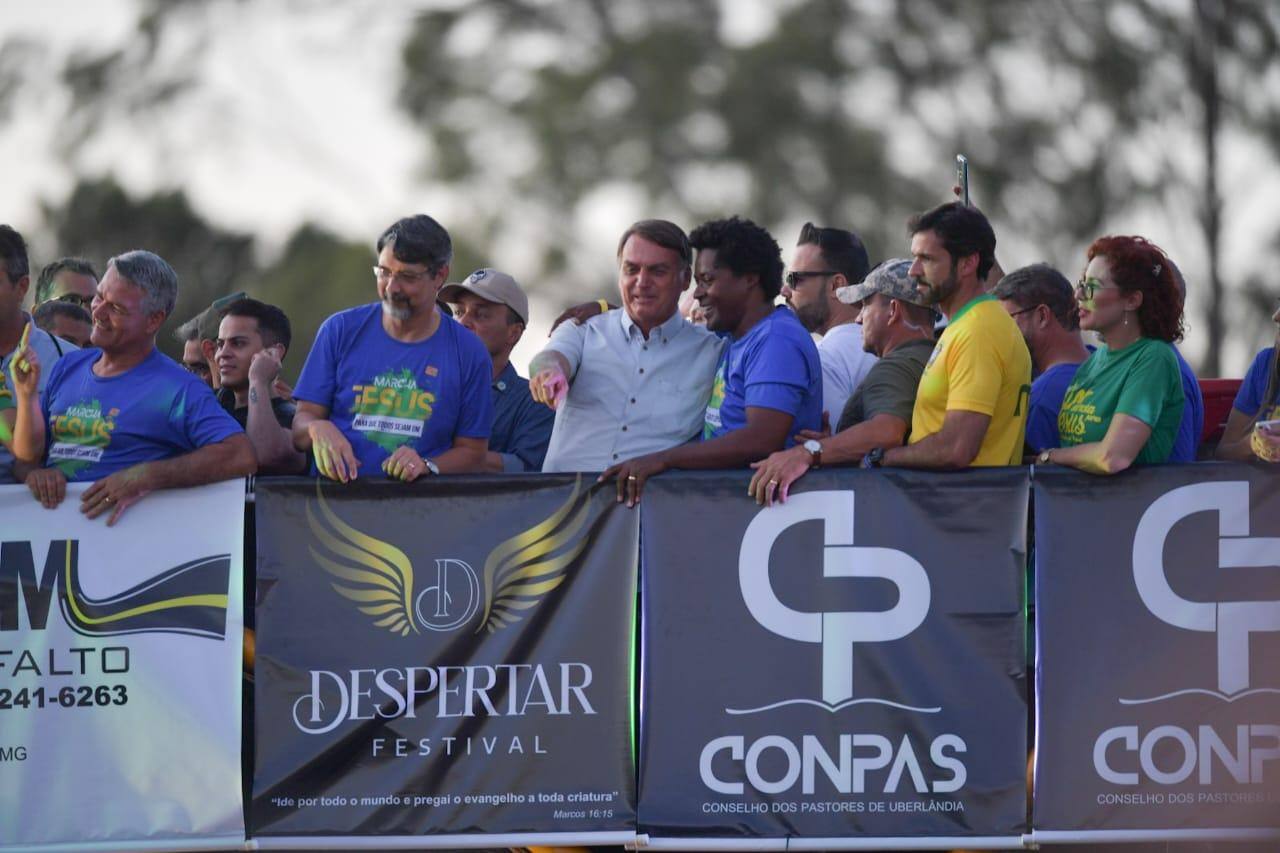 Presidente Jair Bolsonaro (PL) discursou para apoiadores no estacionamento do Estádio Municipal Parque do Sabiá