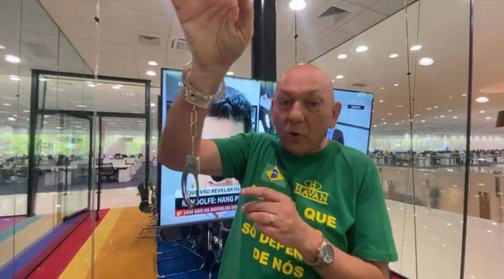 Luciano Hang, dono da rede de lojas Havan, aparece algemado em vídeo e provoca senadores da CPI da Covid