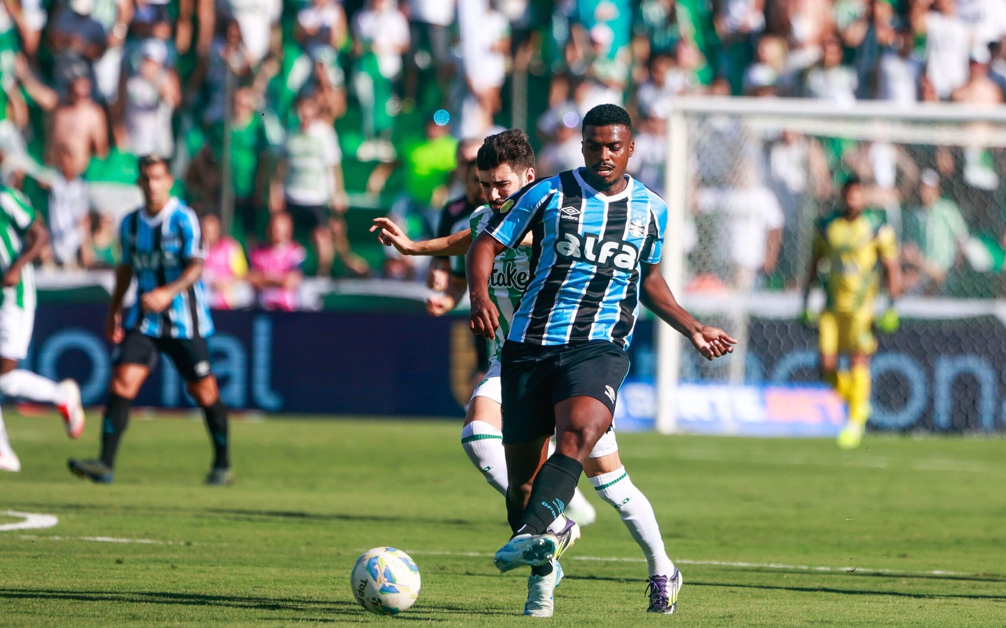 Jemerson, zagueiro do Grêmio