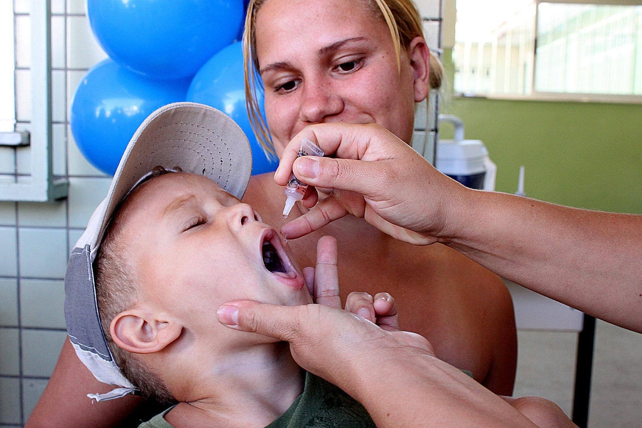 Campanha de vacinação contra a poliomielite registra baixa adesão em todo o Brasil
