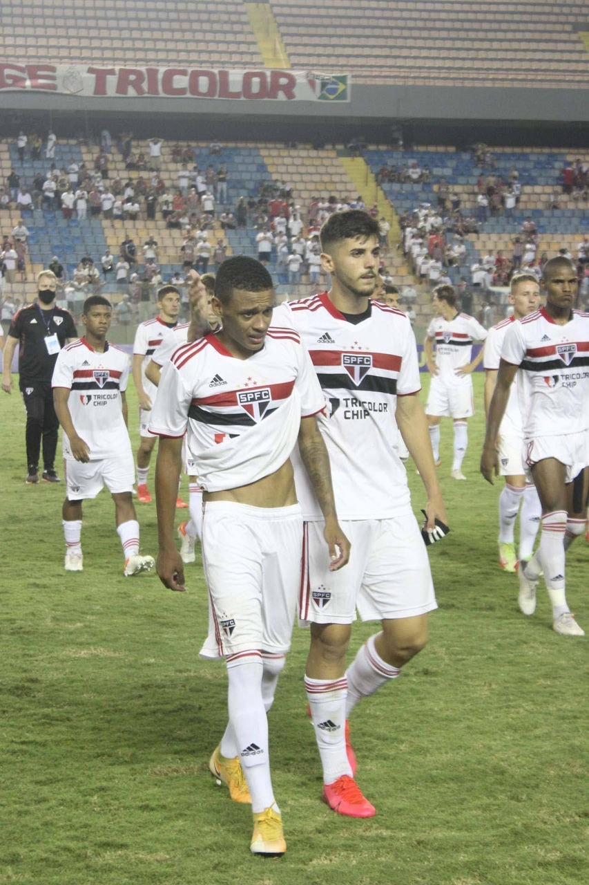 Em jogo polêmico, São Paulo foi campeão