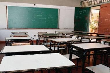 Salas vazias <MC>Por causa da paralisação dos educadores, muitas escolas da cidade ficaram sem aulas