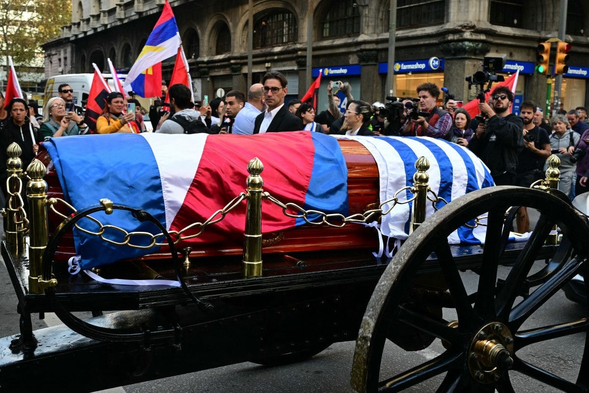 Cortejo no funeral de Pepe Mujica foi acompanhado pela população