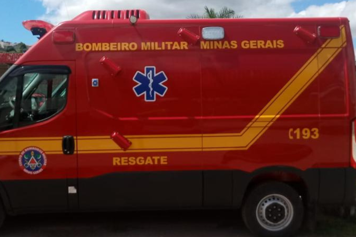 A colisão ocorreu em frente à praça José Fonseca e Silva