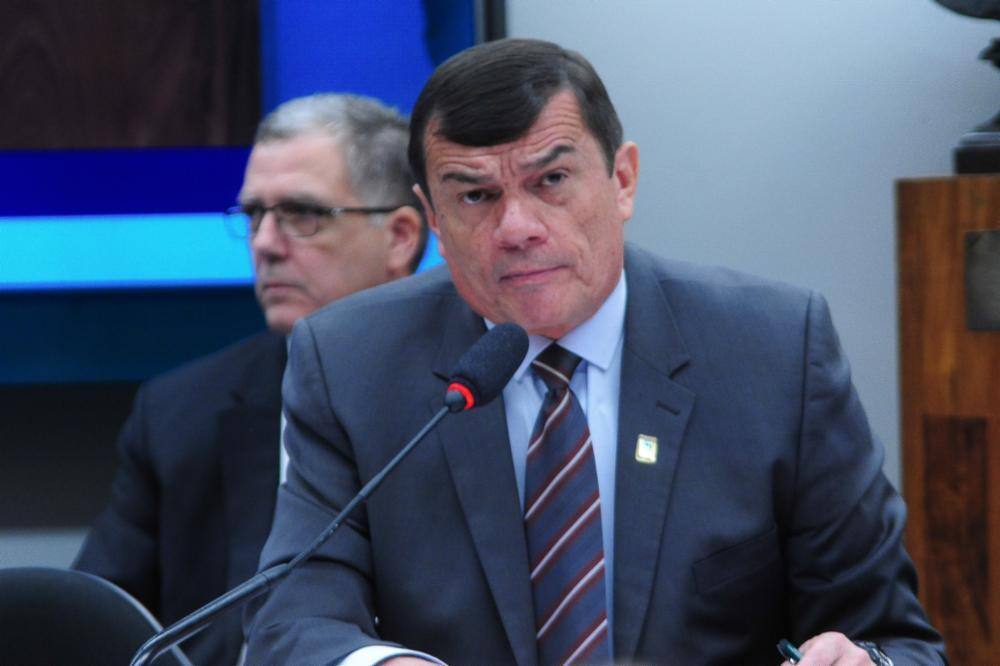 Ministro da Defesa, Paulo Sérgio Nogueira, explica compra pública de Viagra e próteses penianas em audiência na Câmara dos Deputados