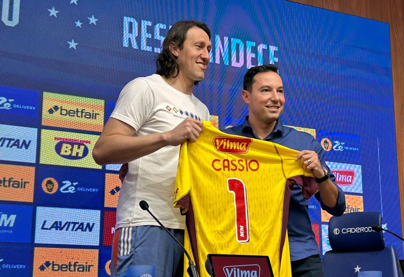 Goleiro Cássio foi apresentado na Toca da Raposa 