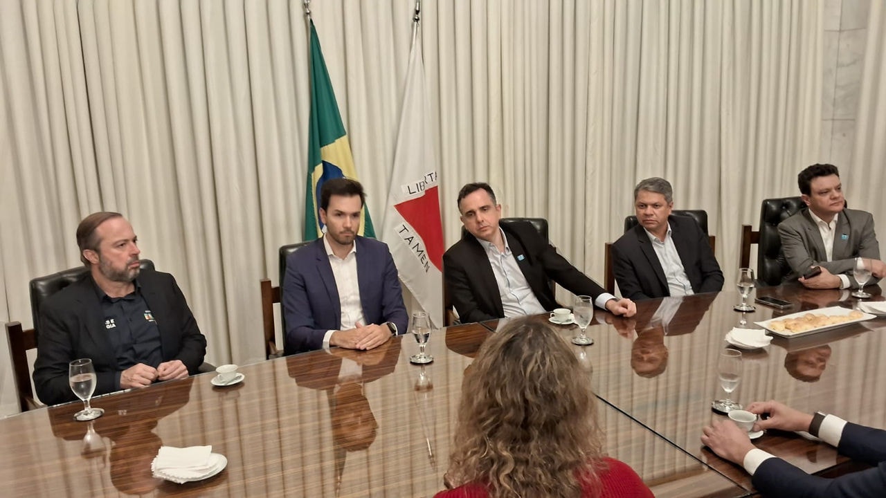 Pacheco se reuniu com o presidente da Assembleia Legislativa de Minas Gerais, Tadeu Martins Leite (MDB), e lideranças dos partidos no Legislativo para apresentar a proposta de renegociação da dívida de Minas com a União