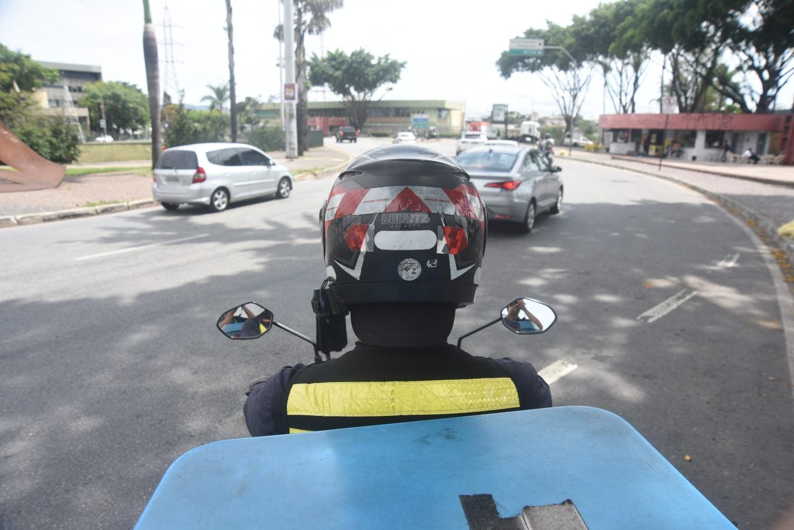 Estimativa é que rodem cerca de 30 mil motoentregadores em BH e região