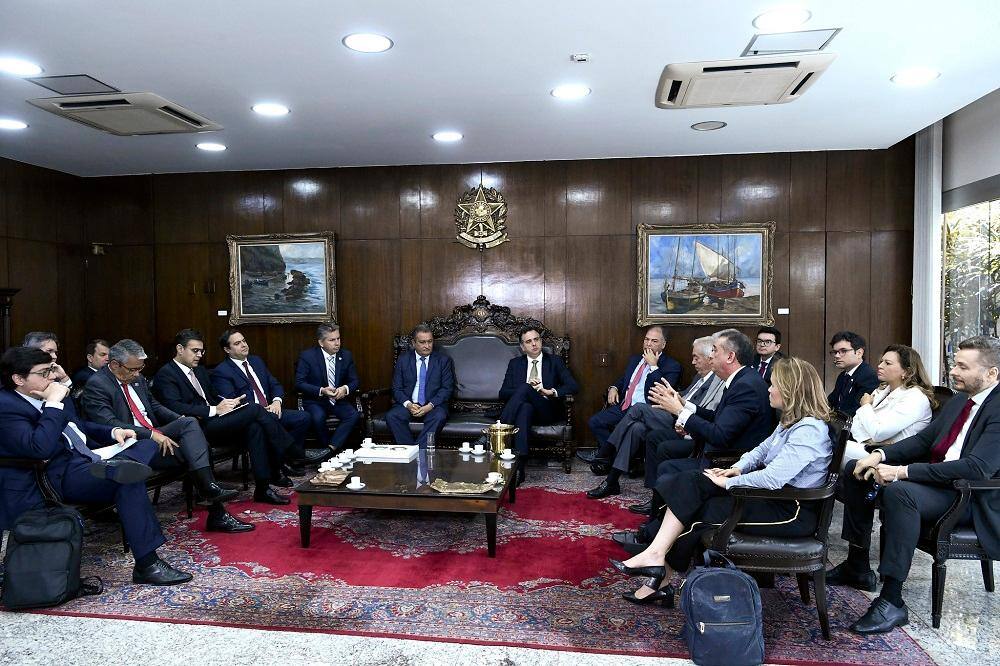 Reunião entre o presidente do Senado, Rodrigo Pacheco, o senador Fernando Bezerra, governadores e secretários de Fazenda na manhã desta quarta-feira (8)