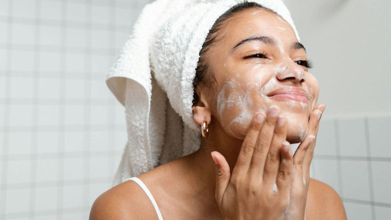 Rotina de skincare ajuda a controlar filamentos sebáceos