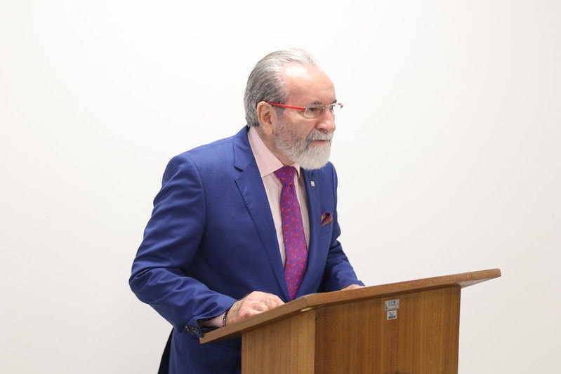 O presidente do Conselho Federal de Medicina, José Hiran da Silva Gallo, é contra a prática de indução do aborto prevista em lei após a 22ª semana de gestação em casos de estupro