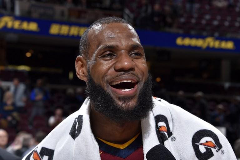 LeBron James já disputou 21 temporadas da NBA e está próximo de quebrar a marca de 40 mil pontos na competição