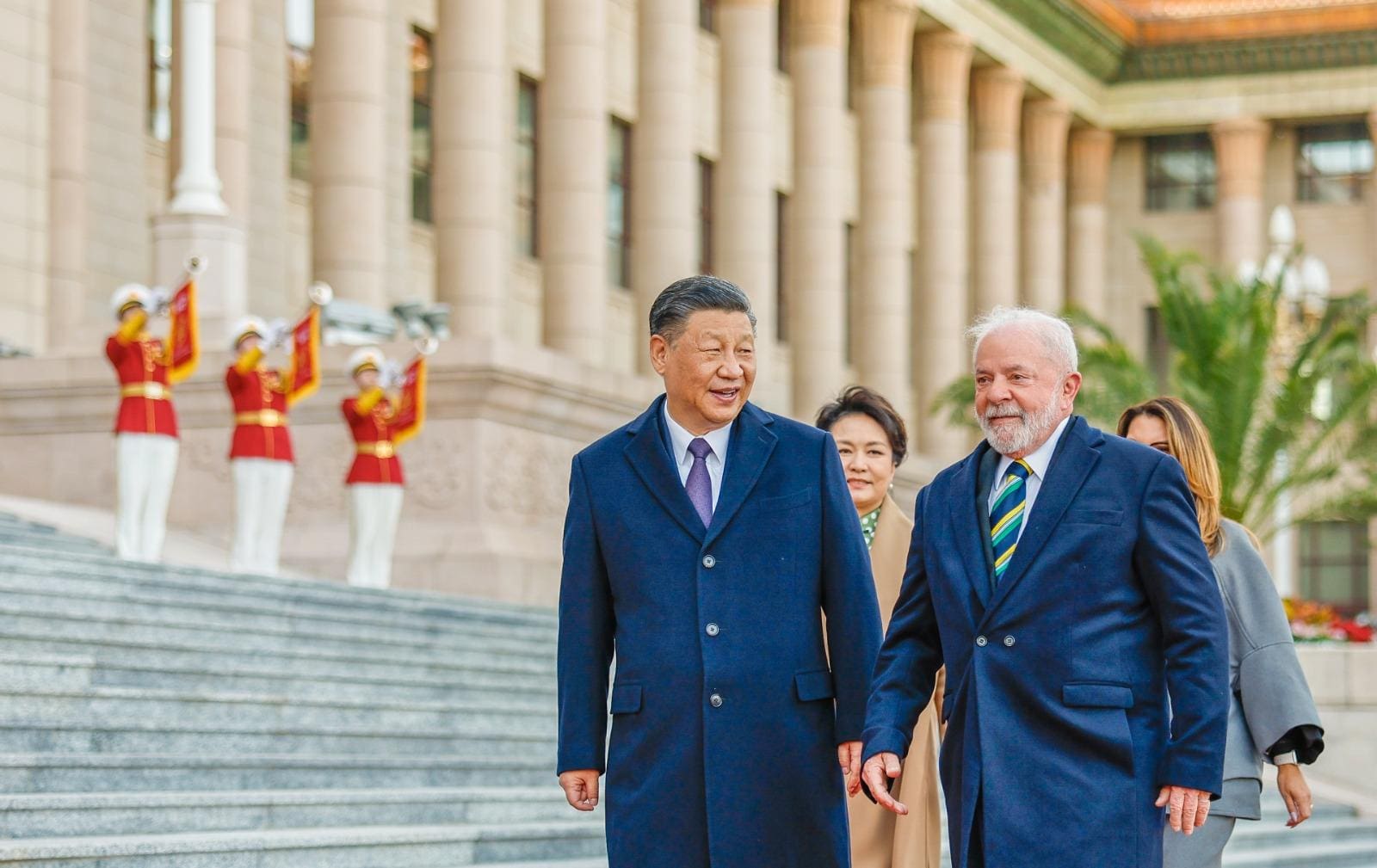 Presidente Lula visitou o líder chines Xi Jiping e afirmou que a China é o país "mais importante" para negociar a paz entre Rússia e Ucrânia