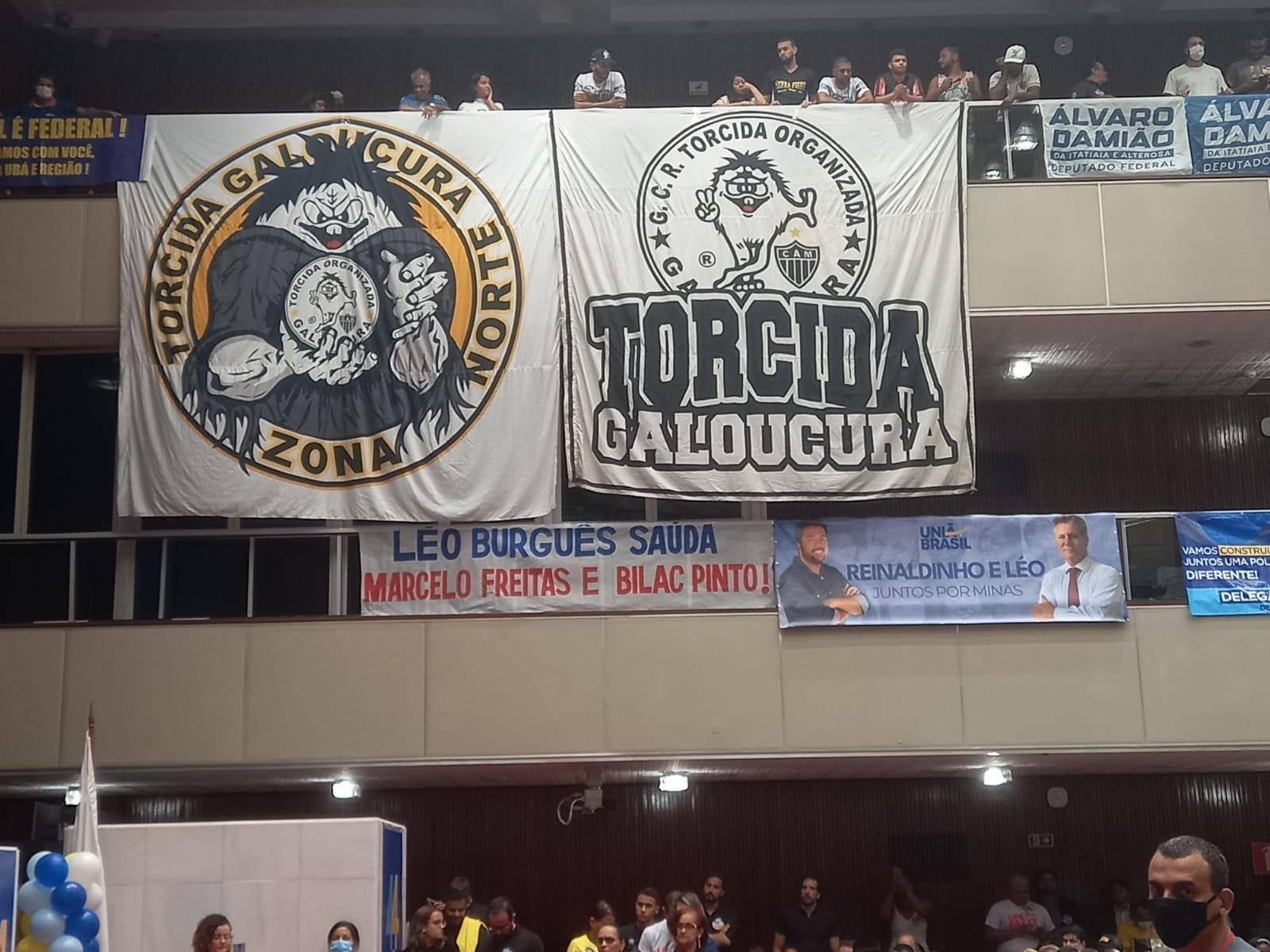 Integrantes da Galoucura  estenderam bandeira no plenário da ALMG em convenção do União Brasiljpeg