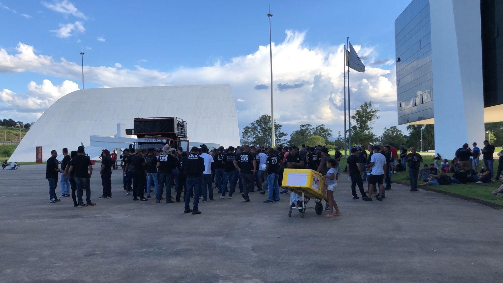 protesto de servidores na cidade administrativa