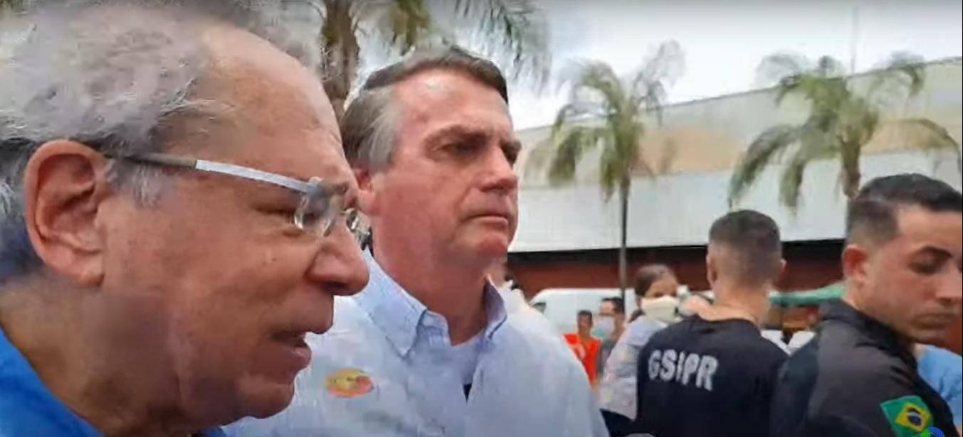 Presidente Bolsonaro se encontrou com o ministro Paulo Guedes e externou preocupação com preço dos combustíveis