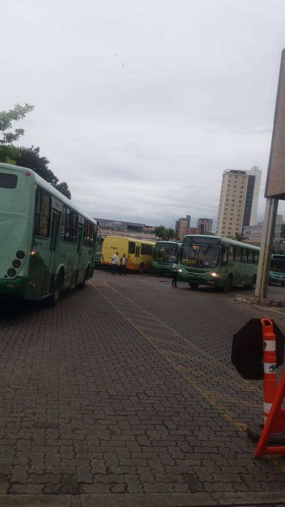 Ônibus voltam a circular na estação Barreiro após manifestação